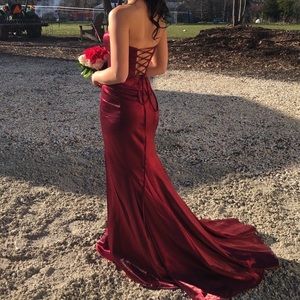 Prom dress I’m selling only worn once!! Its a size zero with a corset back.